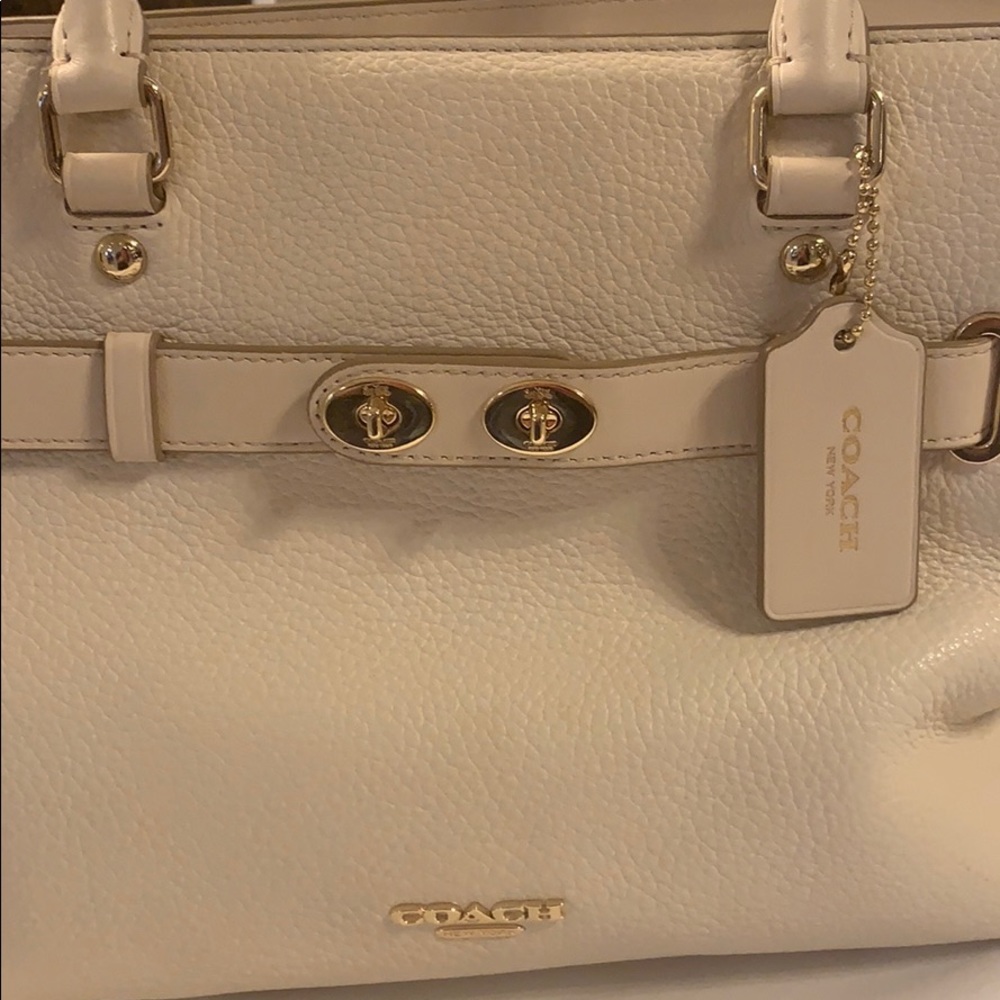 Coach bag! - Picture 2 of 8
